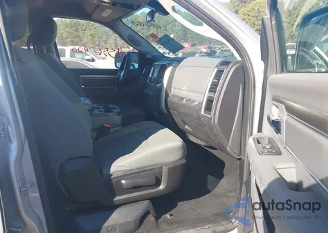 2017 Ram 1500 Slt 4X4 5'7 Box z USA, uszkodzony, nr VIN 1C6RR7LT2HS684942